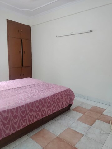 Bedroom in 2.5 BHK Apartment at RWA Jalvayu Vihar, Sector 25 – for Rent