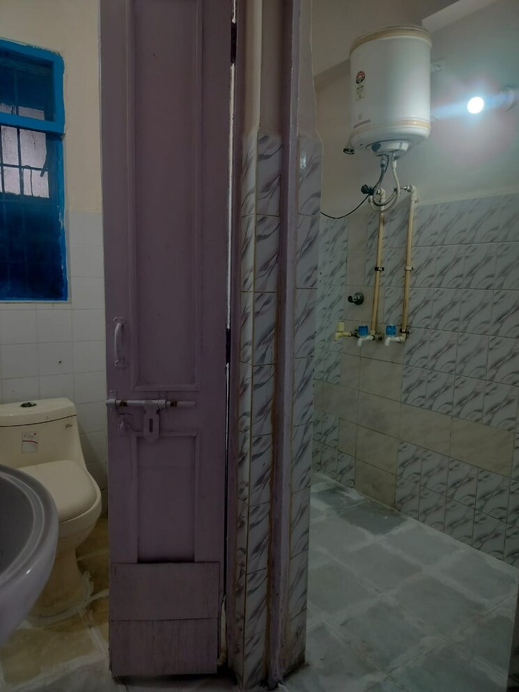 Bathroom, rwa-jalvayu-vihar 2.5 Bedroom 1400 Sq.Ft. Apartment In Sector 25 Noida 9511306