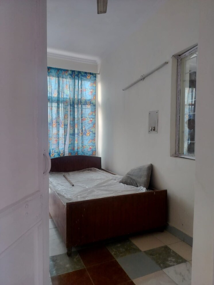 Living Room, rwa-jalvayu-vihar 2.5 Bedroom 1400 Sq.Ft. Apartment In Sector 25 Noida 9511306