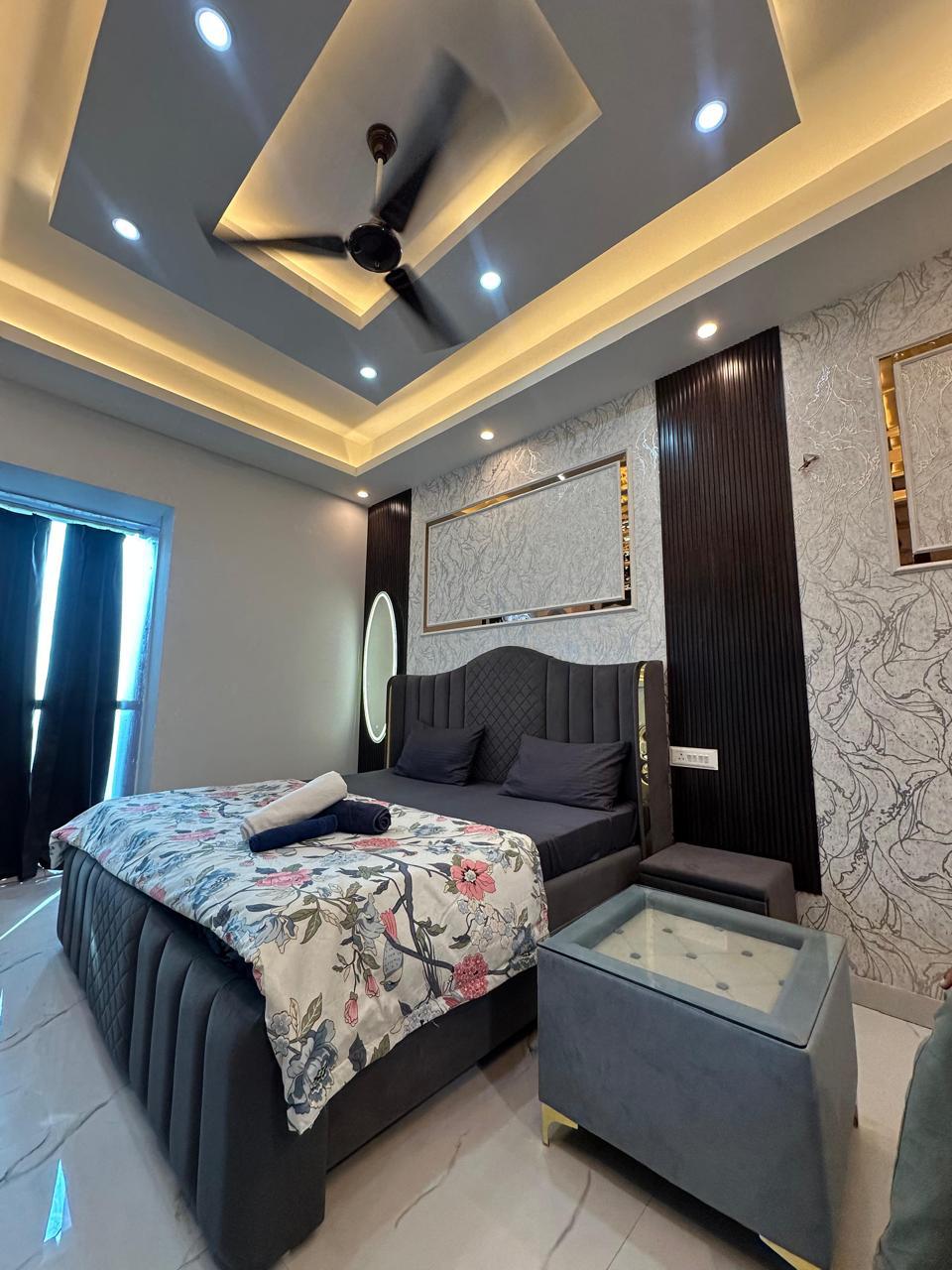 Showroom For Sale in Gaur City Center