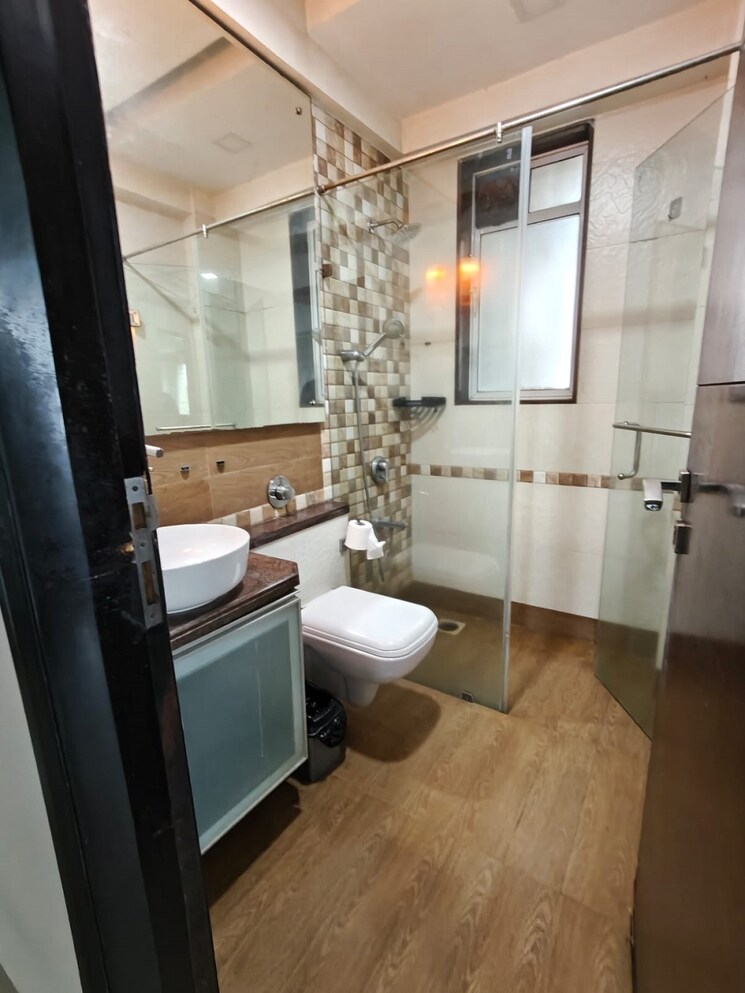 Bathroom, bandra west 1 Bedroom 500 Sq.Ft. Apartment In Bandra West Mumbai 9511299