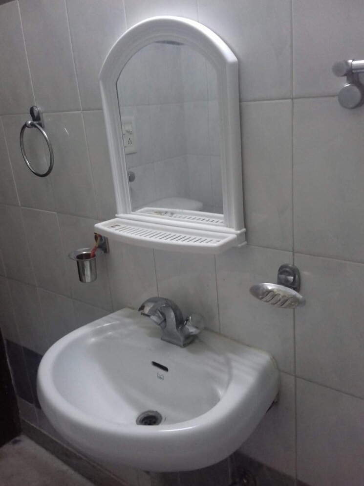 Bathroom, sector 44 1 Bedroom 500 Sq.Ft. Independent House In Sector 44 Chandigarh 9511312