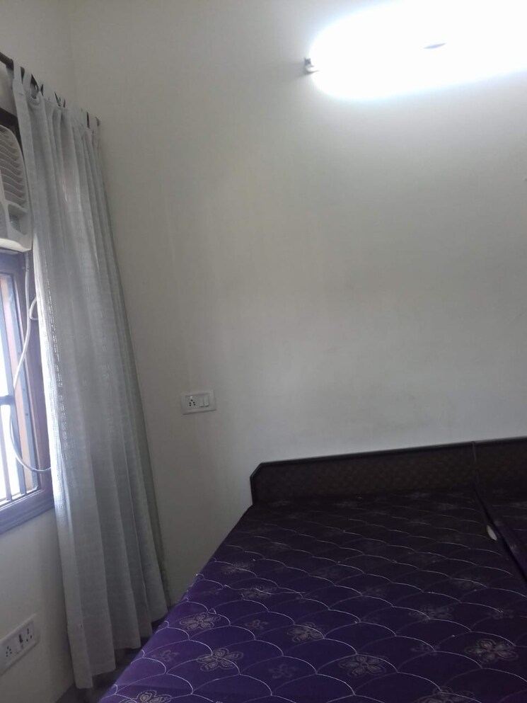 Room, sector 44 1 Bedroom 500 Sq.Ft. Independent House In Sector 44 Chandigarh 9511312