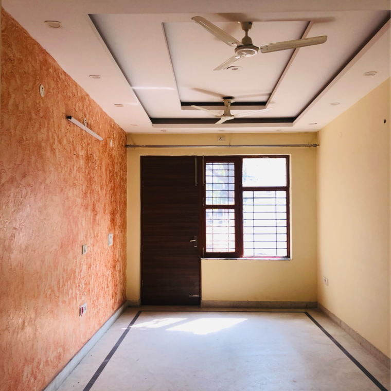 Room, sector 22b 3.5 Bedroom 1500 Sq.Ft. Independent House In Sector 22b Gurgaon 9511369
