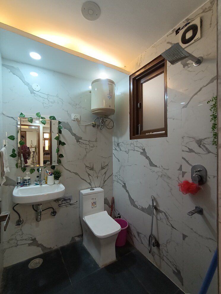 Attached Bathroom, saket 2 Bedroom 800 Sq.Ft. Builder Floor In Saket Delhi 9511365