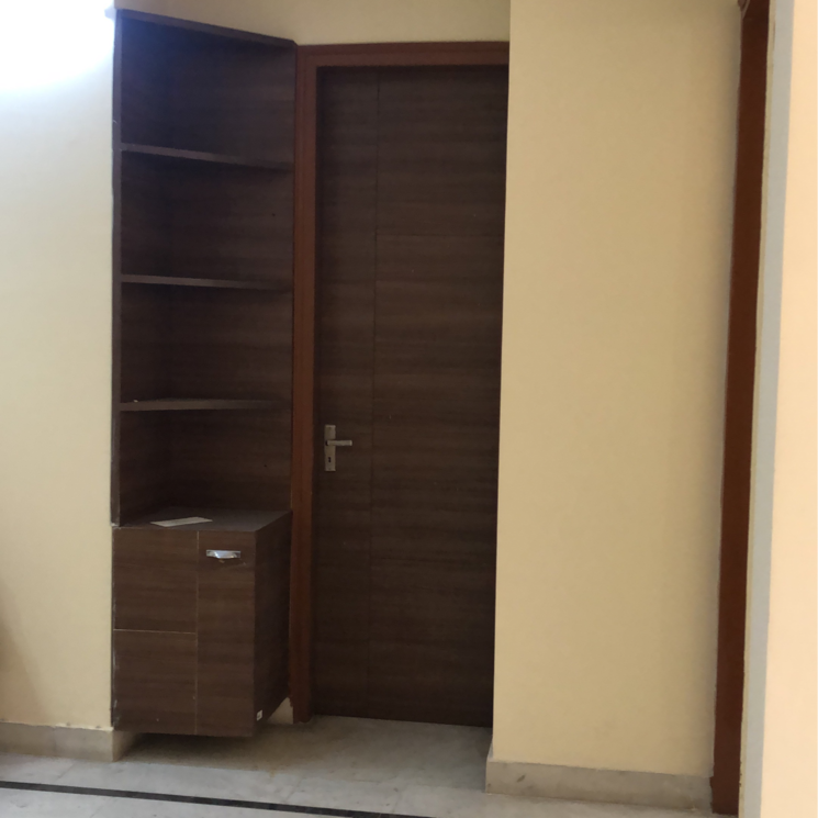 Room, sector 22b 3.5 Bedroom 1500 Sq.Ft. Independent House In Sector 22b Gurgaon 9511369