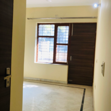 Room in 3.5 BHK Independent House at Sector 22b – for Rent