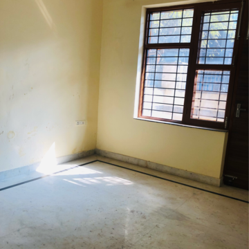 Room in 3.5 BHK Independent House at Sector 22b – for Rent
