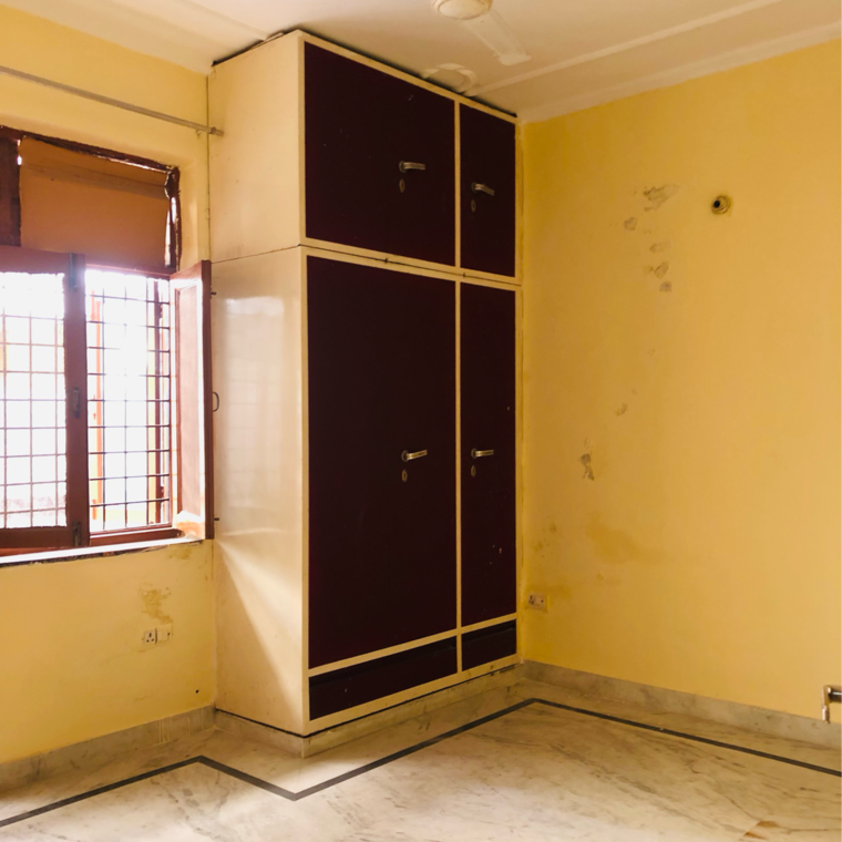 Room, sector 22b 3.5 Bedroom 1500 Sq.Ft. Independent House In Sector 22b Gurgaon 9511369