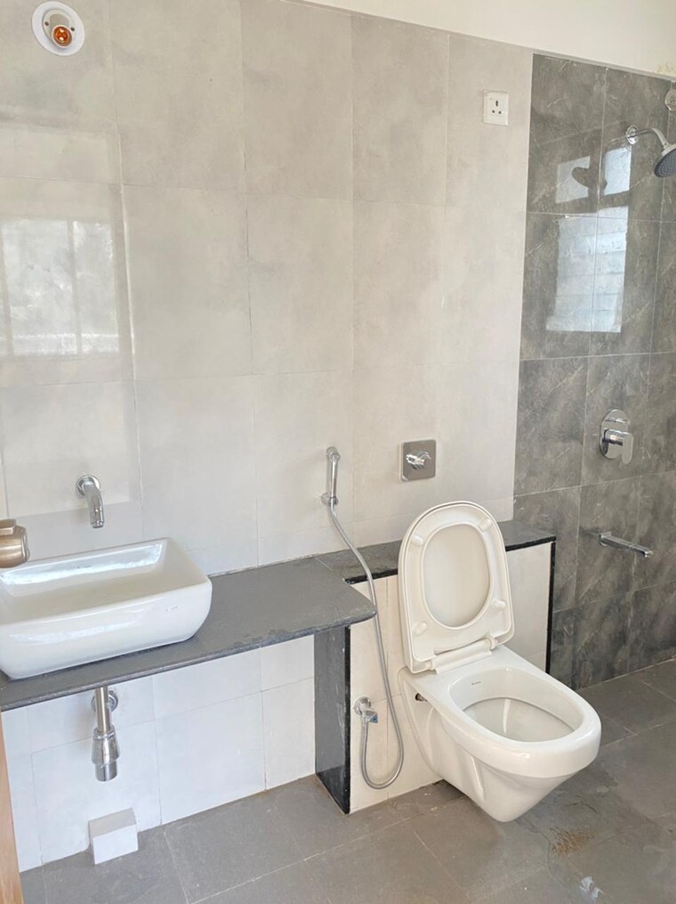 Attached Bathroom, vanaz-corner 3 Bedroom 1107 Sq.Ft. Apartment In Kothrud Pune 9511303