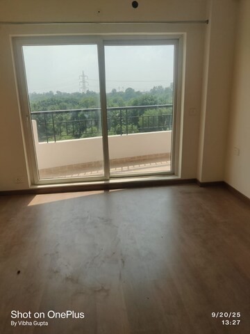 Room in 3 BHK Apartment at Ansal Crown Heights, Sector 80 – for Rent