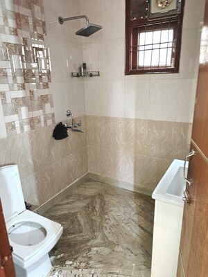 Attached Bathroom in 3 BHK Builder Floor at Green Fields Colony – for Rent