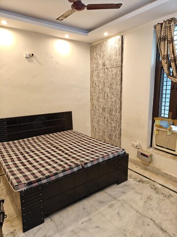 Bedroom in 3 BHK Builder Floor at Green Fields Colony – for Rent
