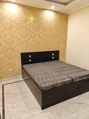 Bedroom in 3 BHK Builder Floor at Green Fields Colony – for Rent