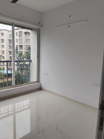Room in 2 BHK Apartment at L & T Seawoods Residences Phase 1 Part A, Seawoods – for Sale