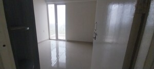 Room in 3 BHK Apartment at Signature Global Golf Greens, Sector 79 – for Rent