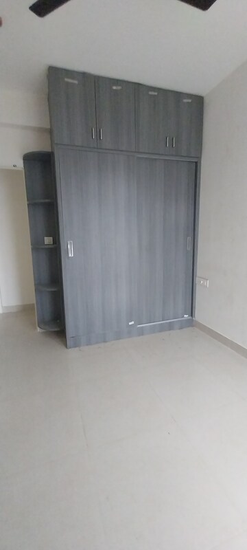 Furnished Amenities in 3 BHK Apartment at Signature Global Golf Greens, Sector 79 – for Rent