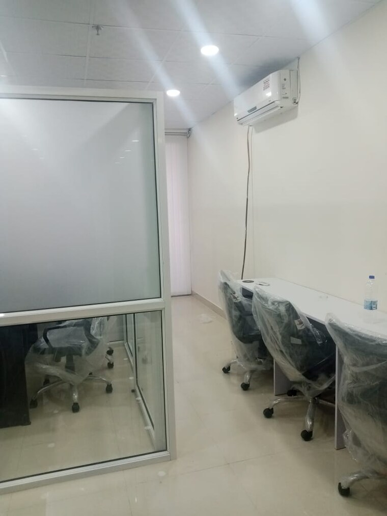Team Area, gaur-city-center Commercial Office Space 600 Sq.Ft. In Sector 4 Greater Noida Greater Noida 9511374