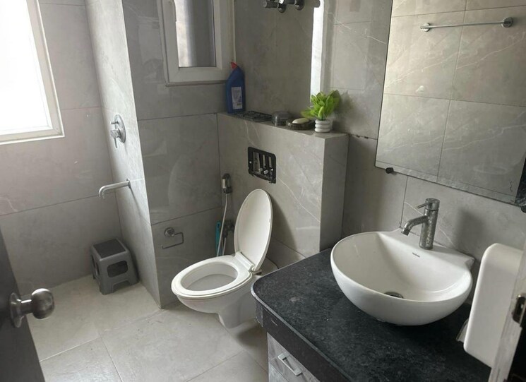Attached Bathroom, green fields colony 4 Bedroom 350 Sq.Yd. Builder Floor In Green Fields Colony Faridabad 9511439