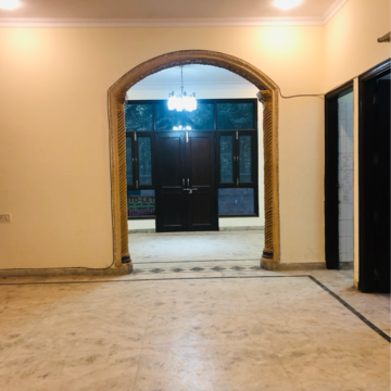 Room in 3.5 BHK Villa at Sector 21 – for Rent