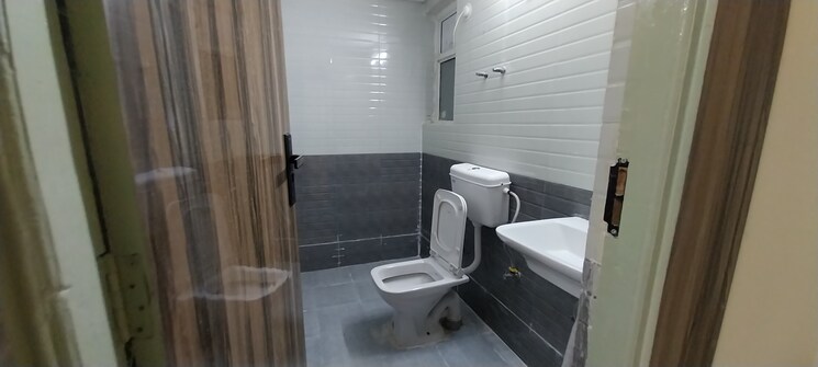 Bathroom, rof-alante 2 Bedroom 645 Sq.Ft. Apartment In Sector 108 Gurgaon 9511468