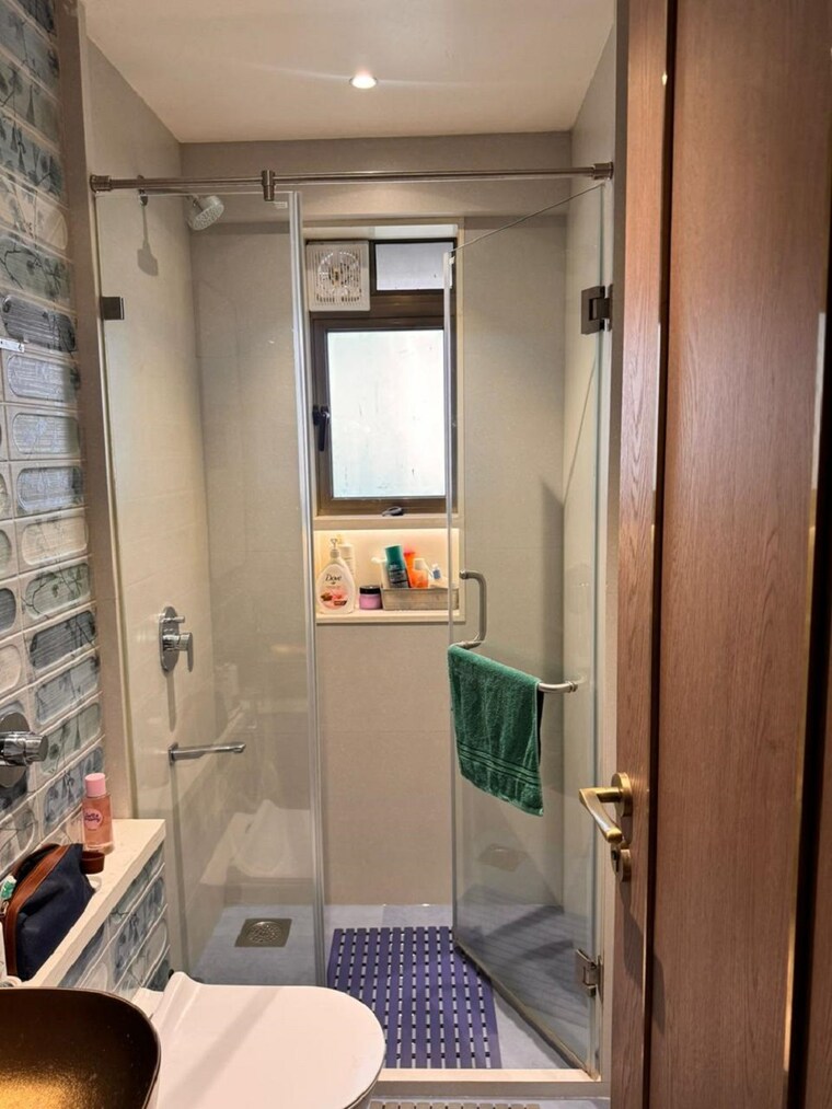 Bathroom, khar west 3 Bedroom 1100 Sq.Ft. Apartment In Khar West Mumbai 9511484