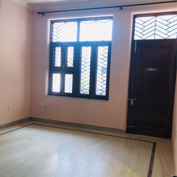 Room in 3.5 BHK Villa at Sector 22 – for Rent