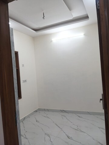 Room in 3 BHK Builder Floor at Rohini Sector 25 – for Rent