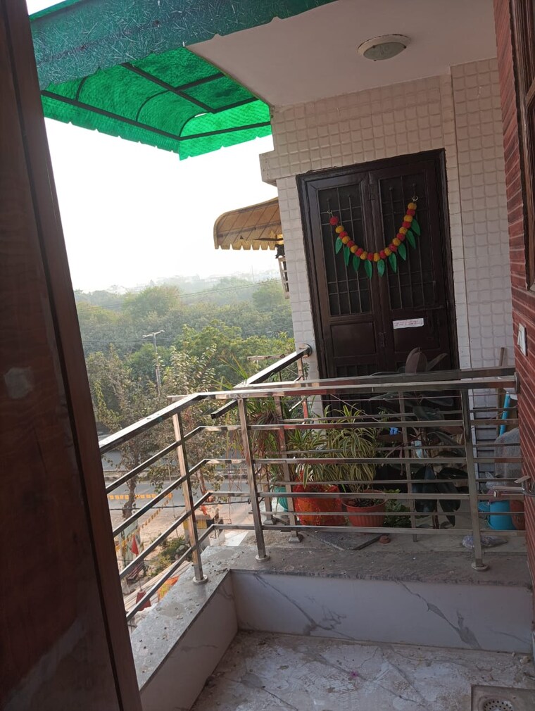 Balcony, rohini sector 25 3 Bedroom 28 Sq.Mt. Builder Floor In Rohini Sector 25 Delhi 9511810