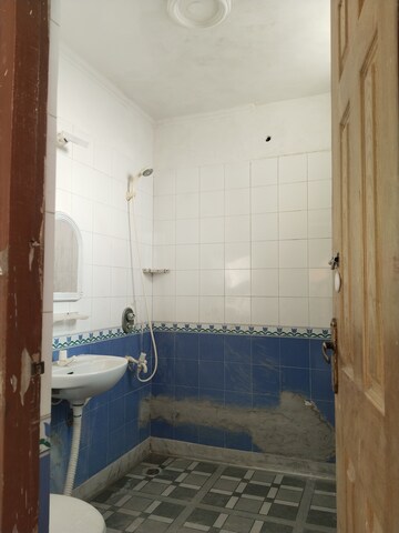 Bathroom in 2 BHK Apartment at Saffron Kanishka Tower, Sector 34 – for Rent