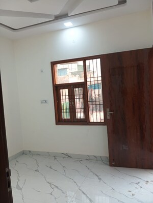 Room in 3 BHK Builder Floor at Rohini Sector 25 – for Rent