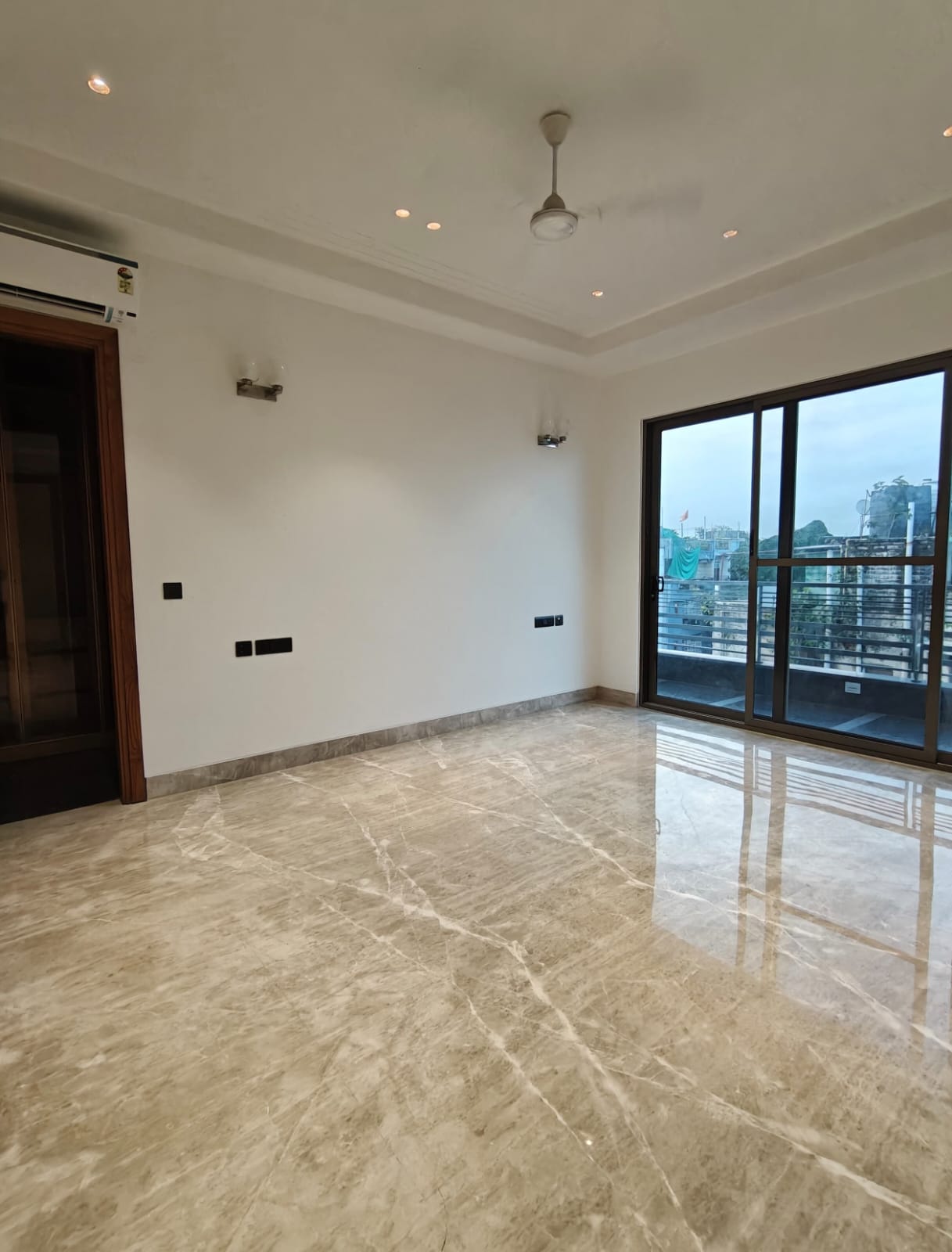 Showroom For Rent in Lajpat Nagar 4