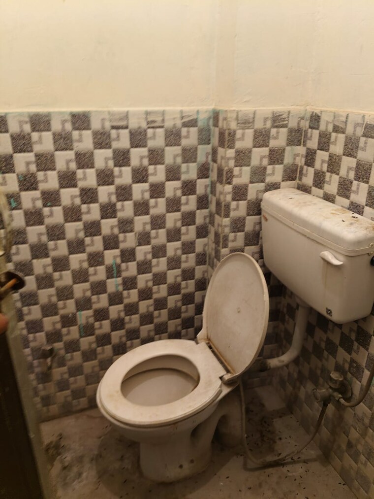 Attached Bathroom, chattarpur 1 Bedroom 440 Sq.Ft. Builder Floor In Chattarpur Delhi 9511579