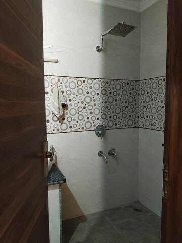Bathroom in 4 BHK Builder Floor at Espire Towers, Sector 37 – for Rent