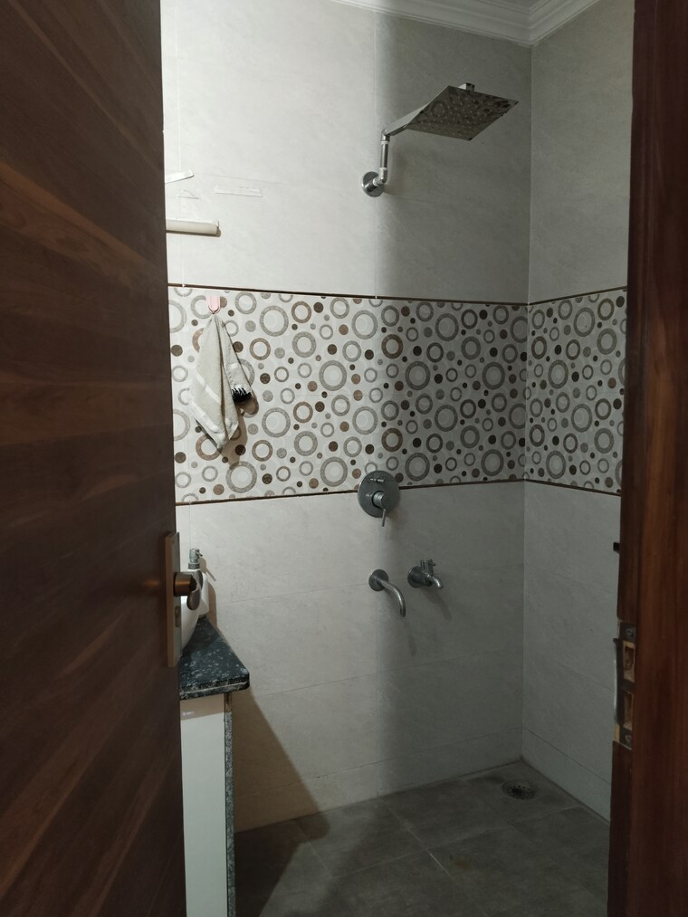 Bathroom, espire-towers 4 Bedroom 2250 Sq.Ft. Builder Floor In Sector 37 Faridabad 9511855