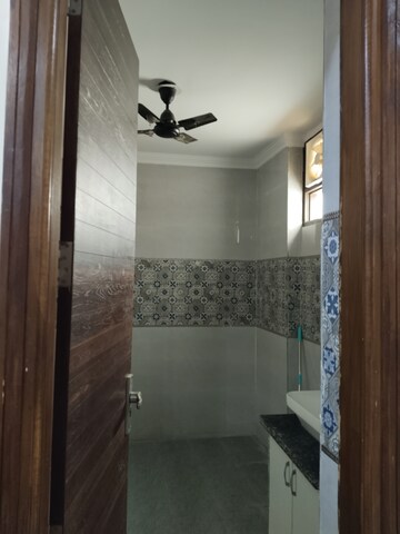 Bathroom in 4 BHK Builder Floor at Espire Towers, Sector 37 – for Rent
