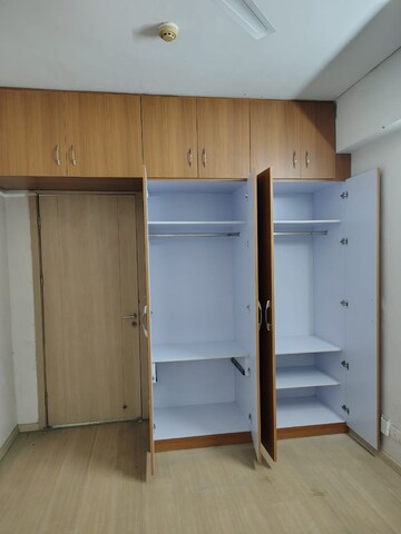 Furnished Amenities in 4 BHK Apartment at DLF New Town Heights III, Sector 91 – for Rent