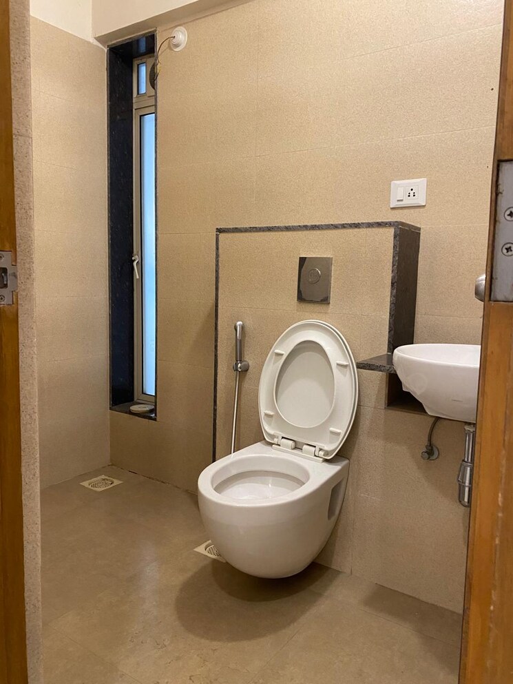 Bathroom, pride-park-royale 2 Bedroom 766 Sq.Ft. Apartment In Andheri East Mumbai 9511724