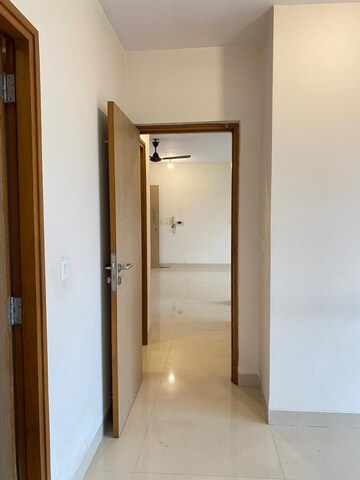 Room in 2 BHK Apartment at Pride Park Royale, Andheri East – for Rent
