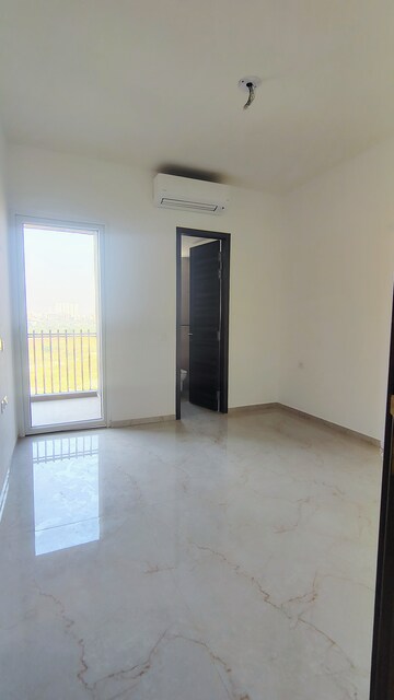 Room in 3 BHK Apartment at Smart World Orchard, Sector 61 – for Rent