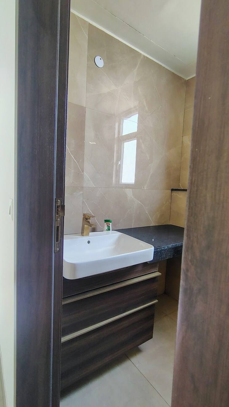 Bathroom, smart-world-orchard 3 Bedroom 1630 Sq.Ft. Apartment In Sector 61 Gurgaon 9511784