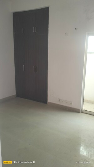 Room in 3 BHK Villa at Paramount Golfforeste Villas, Zeta I Greater Noida – for Sale