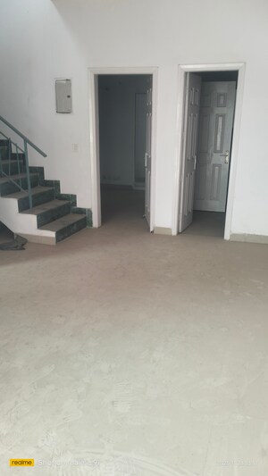 Room in 3 BHK Villa at Paramount Golfforeste Villas, Zeta I Greater Noida – for Sale