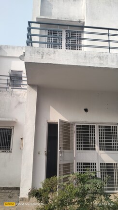 3 BHK + Study Room Villa For Sale in Paramount Golfforeste Villas