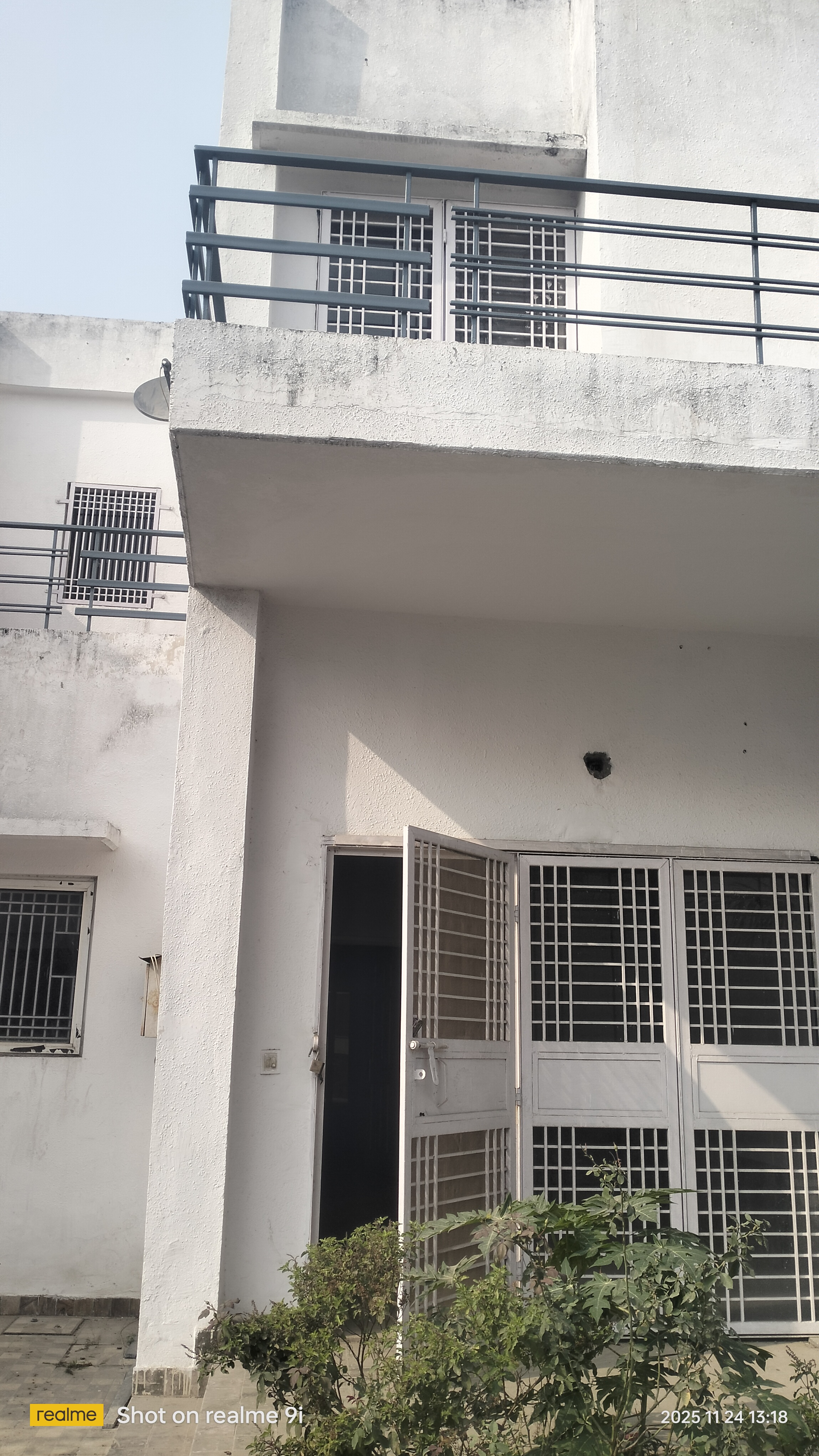 3 BHK + Study Room Villa For Sale in Paramount Golfforeste Villas