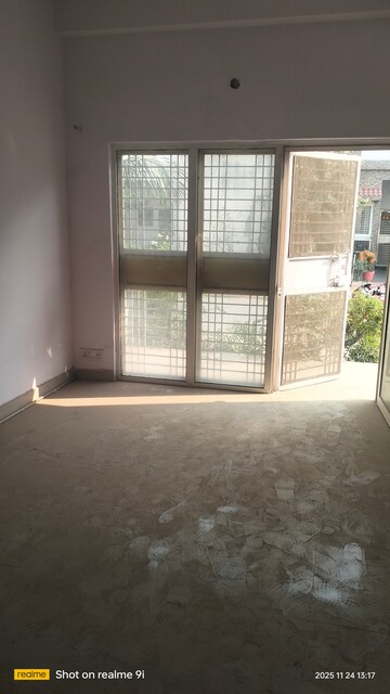 Room in 3 BHK Villa at Paramount Golfforeste Villas, Zeta I Greater Noida – for Sale