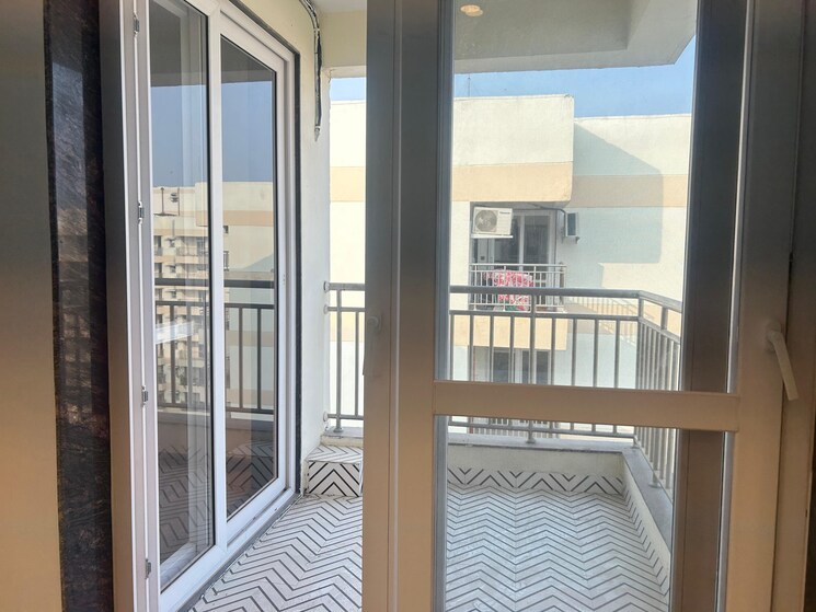 Balcony, sector 19 dwarka 3 Bedroom 150 Sq.Yd. Apartment In Sector 19 Dwarka Delhi 9511899