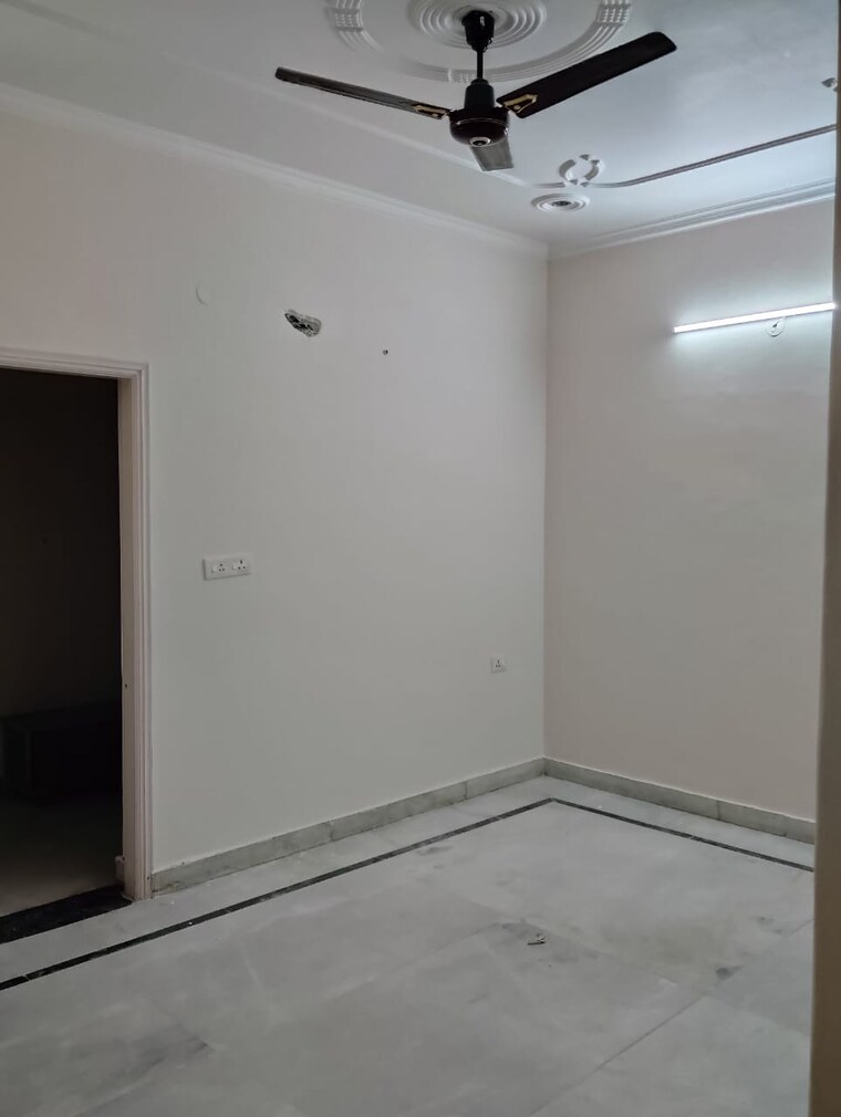 Room, sector 16 3 Bedroom 2150 Sq.Ft. Independent House In Sector 16 Faridabad 9511860