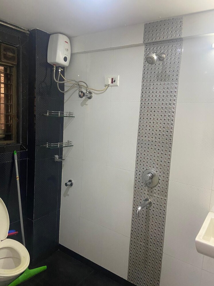 Bathroom, hiranandani-gardens-sunflower 1 Bedroom 600 Sq.Ft. Apartment In Powai Mumbai 9511883