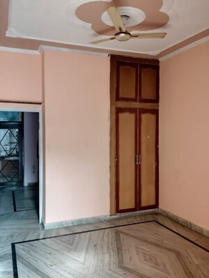 Room in 2 BHK Independent House at Sector 15a – for Rent